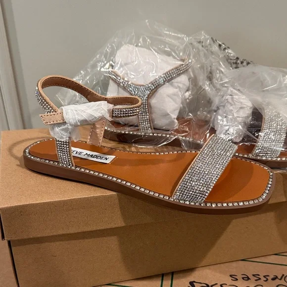 NWT Steve Madden Silver Rhinestone Sandals Nickel - Picture 2 of 5